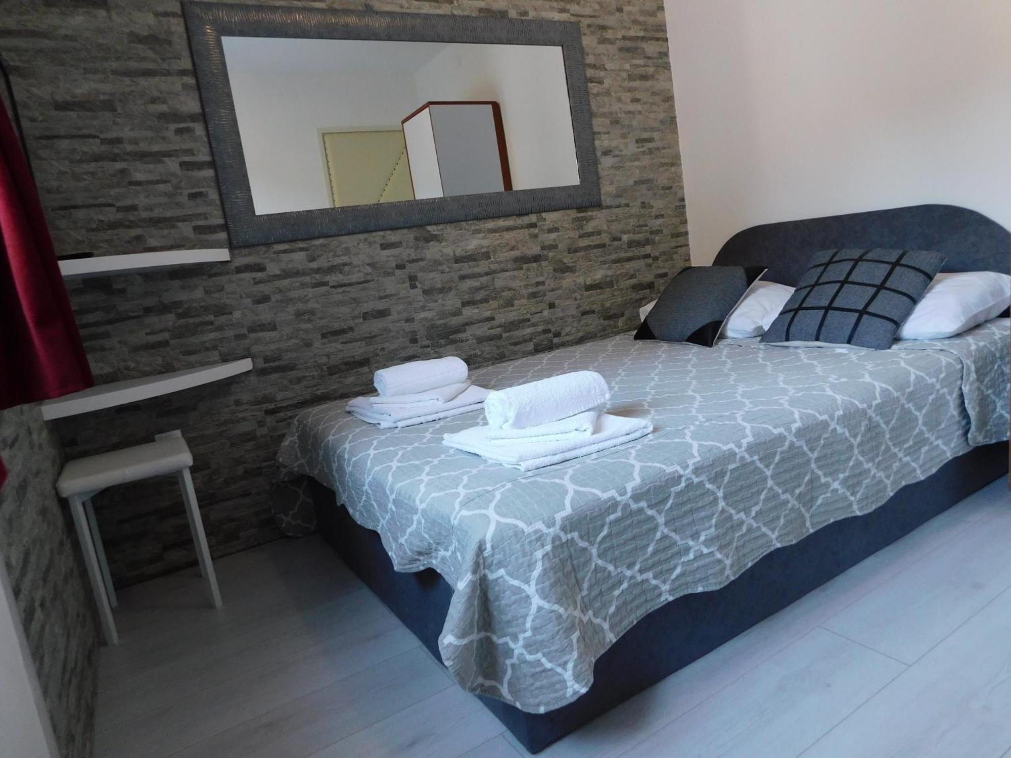 Apartments Huljev Primošten Стая снимка